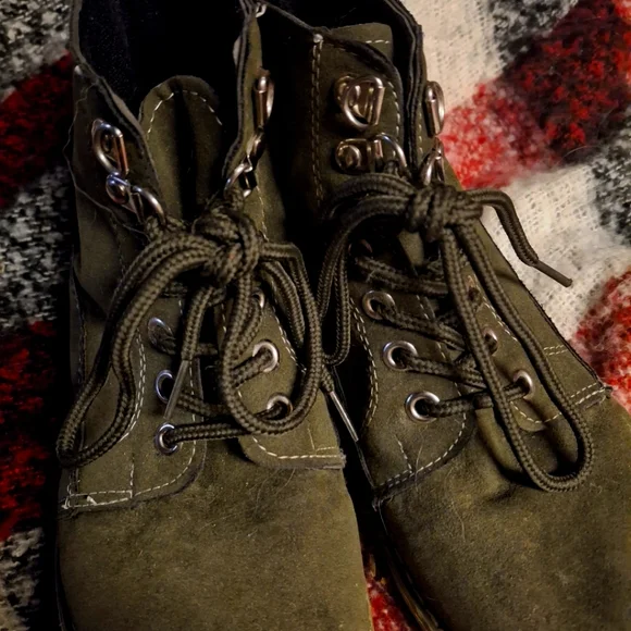 Lace Up GYI Boots - Picture 5 of 9